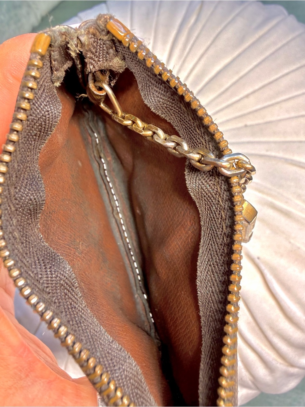 Louis Vuitton Vintage Brown Monogram Key Pouch - Picture 4 of 10